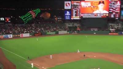 [Highlight] Dylan Carlson makes a game-saving catch at the wall to end the game.