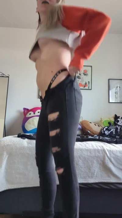 My booty gains from the gym are starting to have consequences, lol