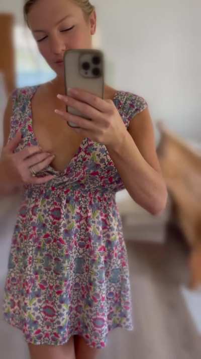 Would you dare to fuck a 1980s mom while her hubby is away at work?