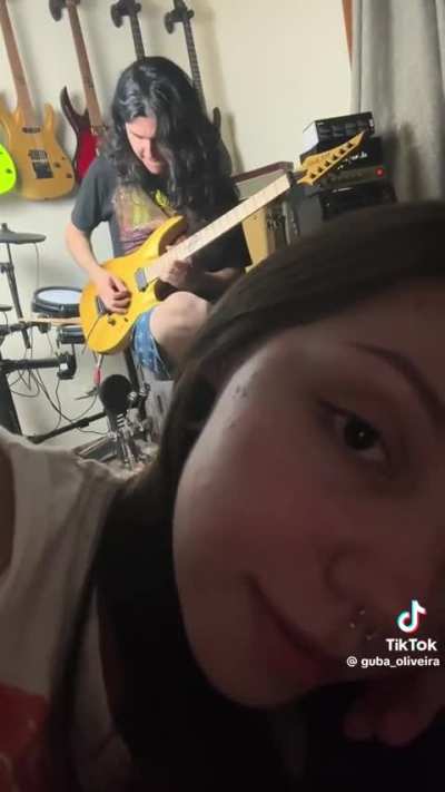 Eu achei que mulher gostasse de homem que sabe usar as mãos.