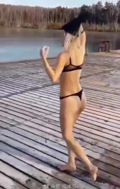 HMC While I show you proof that blonds have more fun