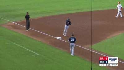 [Highlight] [MiLB Highlight] Louisville fan sacrifices the beer to catch a George Valera home run, is not yet ready for big leagues