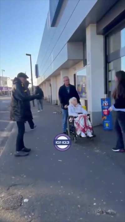 Shoplifters outside the Lidl in Romford.