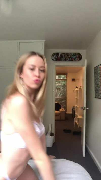 Should I post on tiktok more often? 🥰✨ [19f]