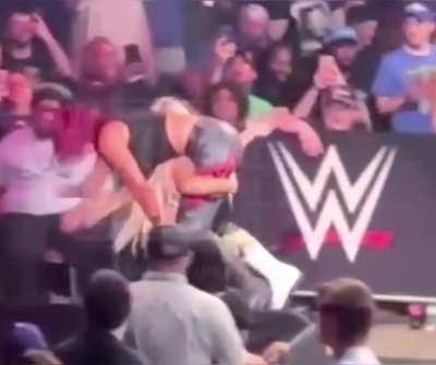 Charlotte spanking Bayley 