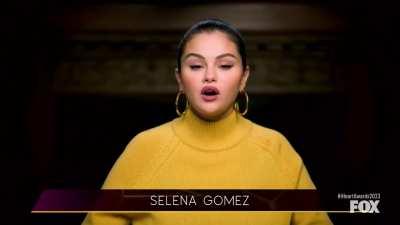 Taylor Accepts the iHeartradio Music Innovator Award