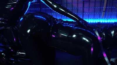 More rubber fun in the dungeon! Hope you enjoy watching ;)