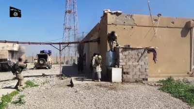 isis raid on a Iraqi outpost (date/location unknown) nsfw