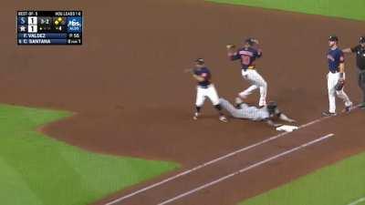 [Highlight] [Highlight] Framber Valdez's wild throw to home results in a run for the Mariners, Carlos Santana is caught in a rundown between first and second.