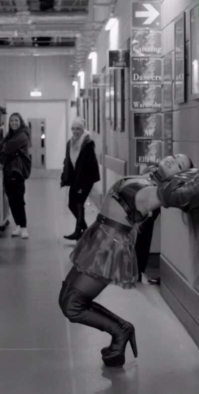 Ariana is just so hot 😍🥵