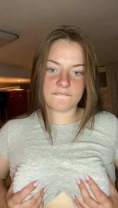 Hi to the same 4 guys who see me stripping half naked 🥰