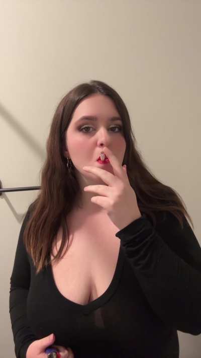 Red lips and a cigarette😘❤️