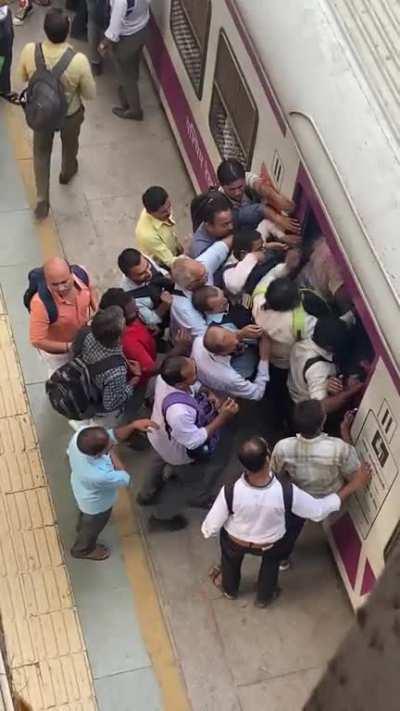 Just a normal evening in Mumbai @ 6pm