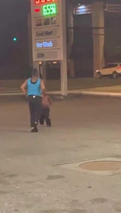 Midget fights a woman💀