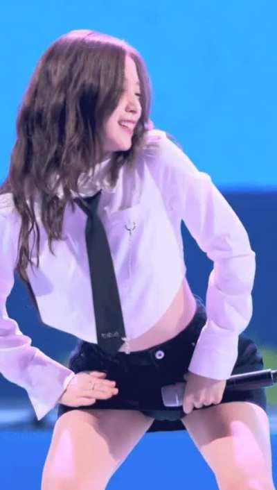 Ohmygirl Arin showing her secret