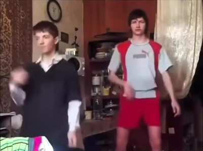 Before the mainstream internet culture, this is how vibing went down in Y2K