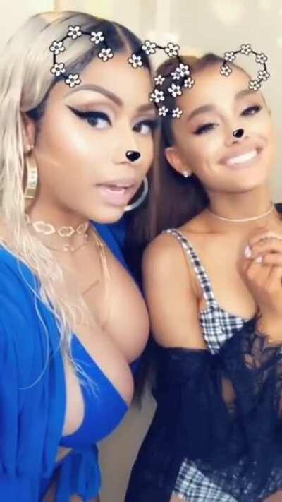 Nicki x Ariana (BOOOOOOBS)