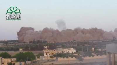 Ahrar al-Sham undermines an SAA checkpoint near Wadi Deif, detonating a massive tunnel bomb - 5/14/2014