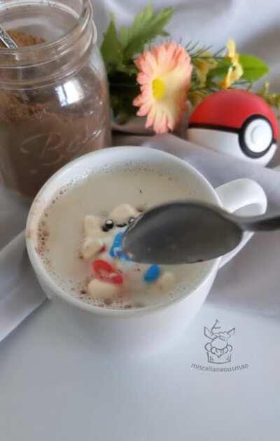 I made an egg-shaped hot chocolate bomb with a homemade marshmallow inside. Oh? It's hatching!