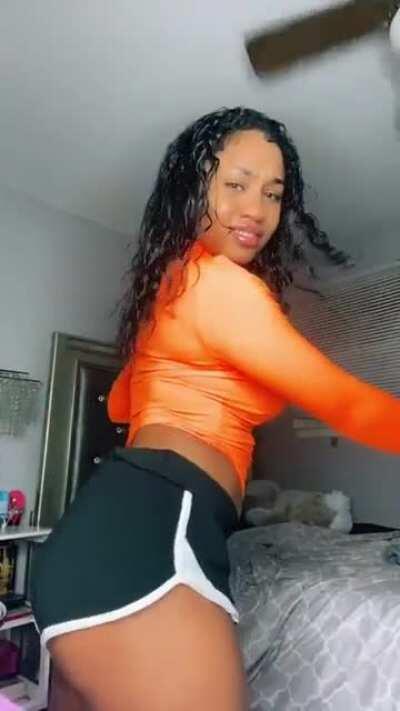 Damn look at that shit jiggle 🍑🤤