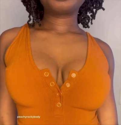 Suck on my titties till I'm moaning 😩