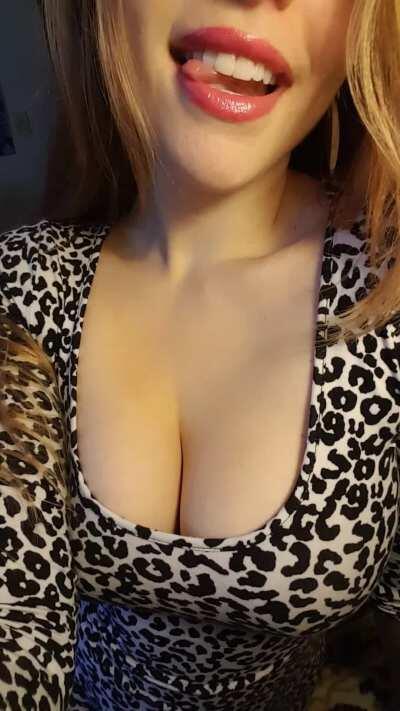 This dress isn't exactly subtle, I know. 😏