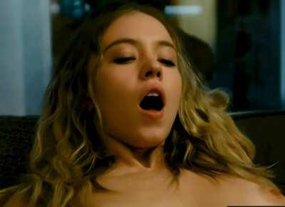 Sydney sweeney getting her pussy licked