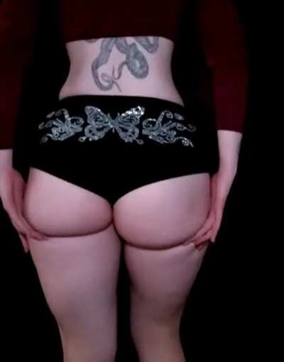 Grabbing & jiggling my 🍑