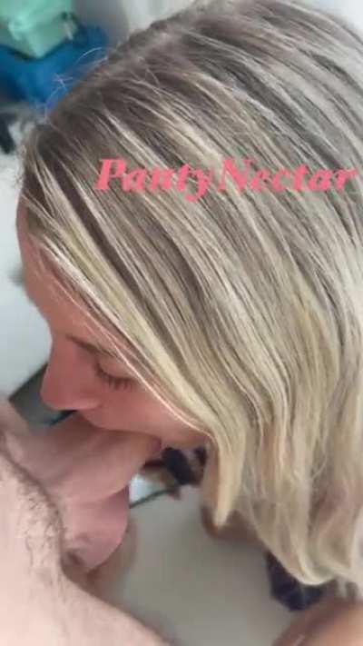 Smash that up arrow if you want me to suck your dick! Tell me about it in the comments 👇