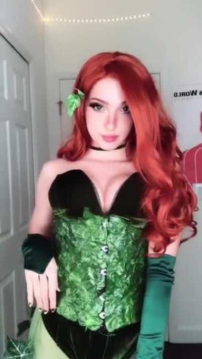 missbricosplay as Poison Ivy