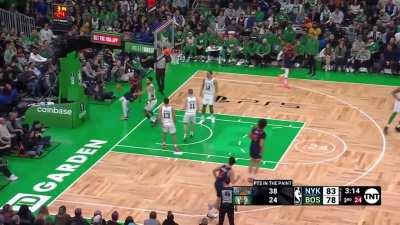 [Highlight] Julius Randle drops the hammer on Horford in the first half, then does the same to Tatum in the second