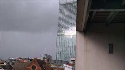 The Beetham Tower humming in the wind