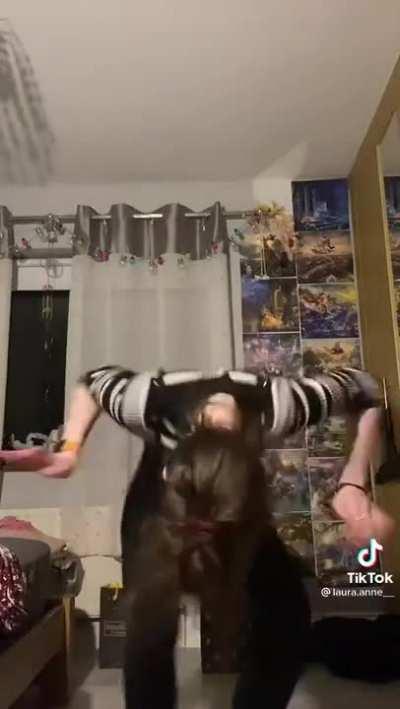 Skirt riding up at the end 👀