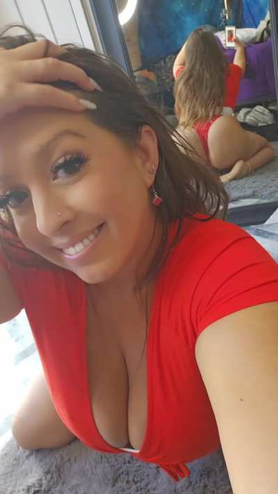 Feeling sooo horny today 