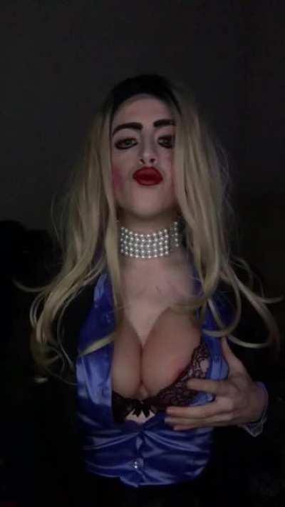 Who'd use me like a lil secretary fuckdoll???