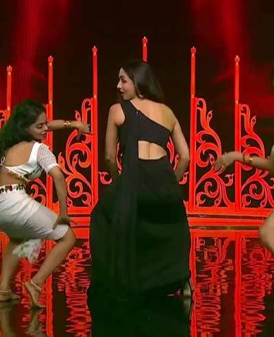 Your hindu randi maa dancing for me and my friends 🔥