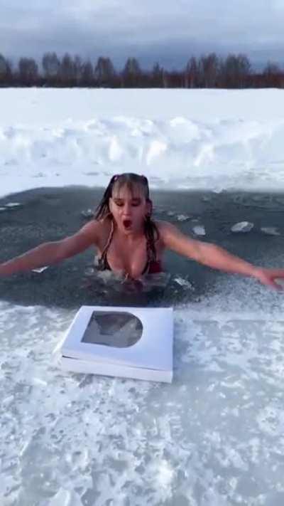 Came for the ice, stayed for the b👁👁bs!