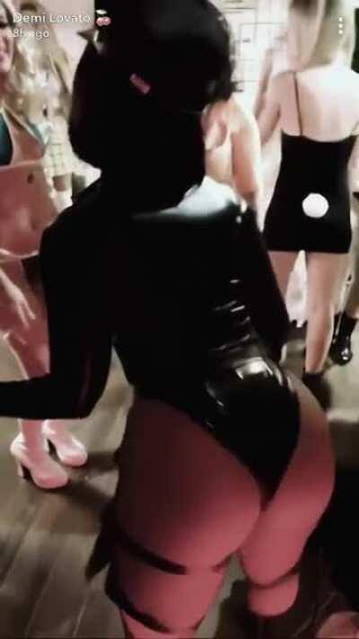 Upscaled and 60fps halloween booty