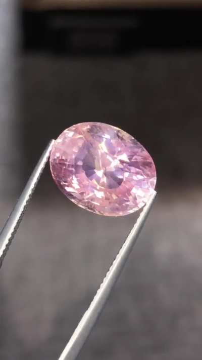 Certified no heat padparadscha sapphire from Sri Lanka, 13.79 carats NFS