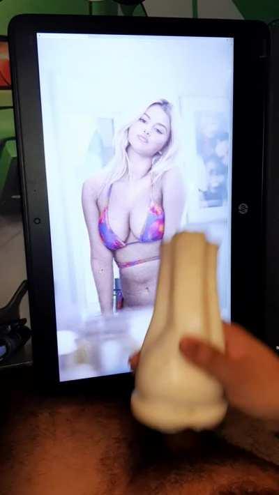 Selena Gomez Cumshot 💦💦🤍