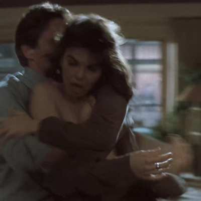 Jeanne Tripplehorn's film debut plots in Basic Instinct (1992)