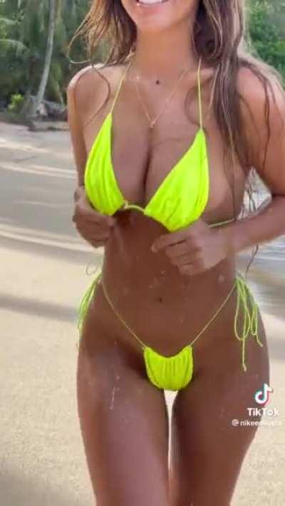 Nice two piece nikeeolivera