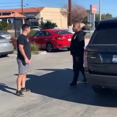 Wack100 (blueface & the game’s manager/ Piru Blood) drops some guy.