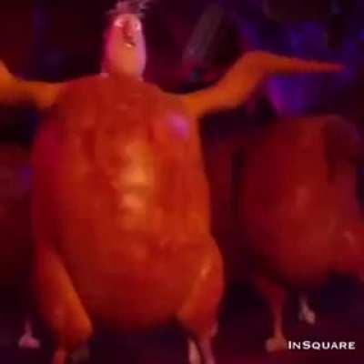 She do be dancing tho