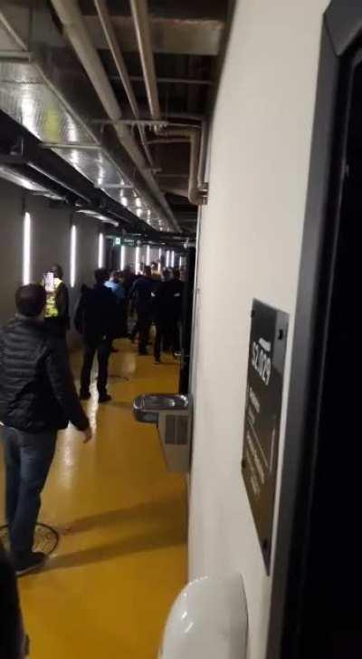 Boca Junior's player (Marcos Rojo) punching a member of Atlético Mineiro's staff