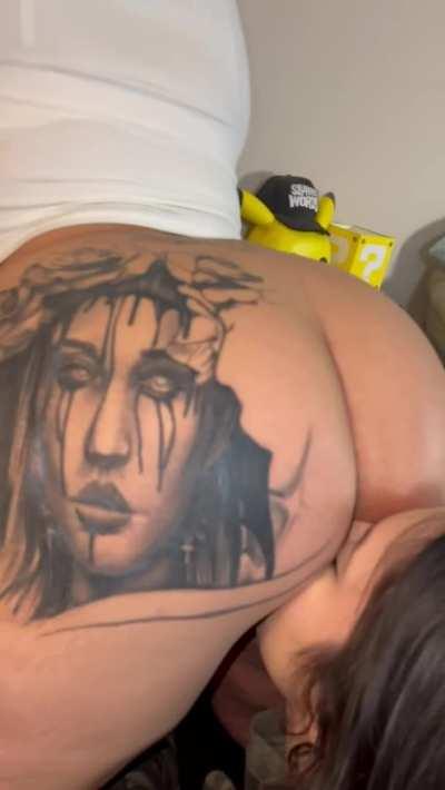 She needed some encouragement while gaming.