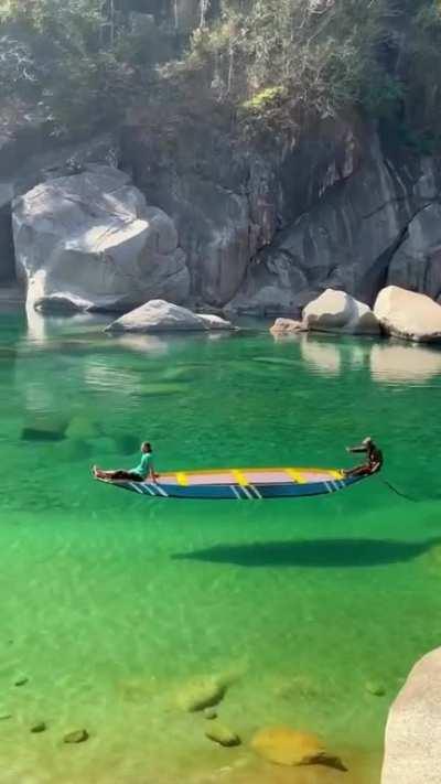 🔥 The Clear Waters Of The Umngot river in India