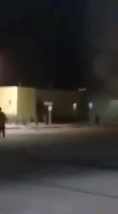 ayer en Caborca sonora hubo fuertes balaceras, incendio de vehículos y de una gasolinera, no hay presencia del ejercito ni de la marina.