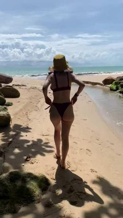 ukadvcouple striping on beach