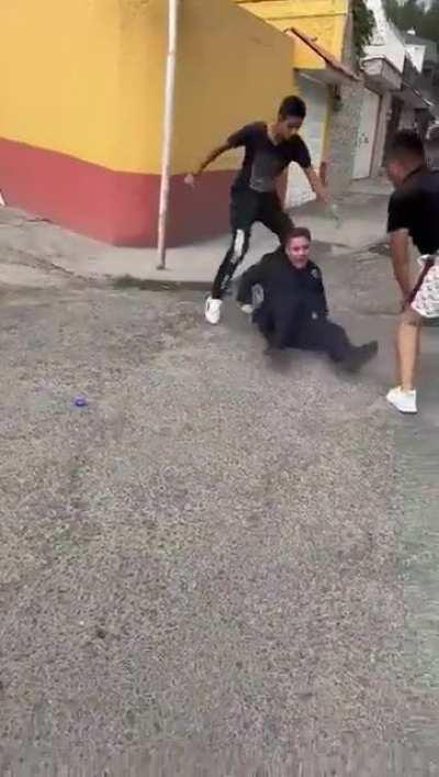 Mexican Police Throw Hands With A Civilian And Gets Jumped